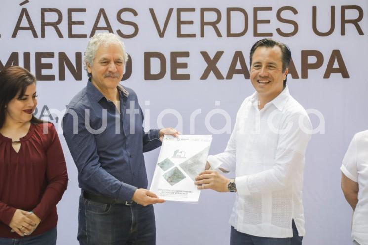 Con la donación de más de 50 mil metros cuadrados de áreas verdes urbanas al Ayuntamiento de Xalapa, en el Fraccionamiento Indeco Ánimas, se garantiza seguridad, bienestar y certeza jurídica de las mismas en beneficio del equilibrio ecológico, desarrollo sostenible y bienestar de los ciudadanos; manifestó el gobernador Cuitláhuac García Jiménez. 