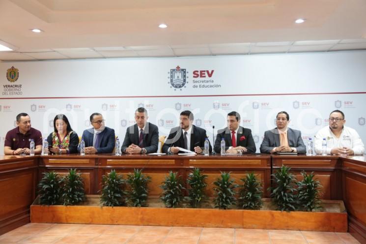 Con la finalidad de dar a conocer el estatus de las gestiones que se hayan iniciado a través del programa “Escuela Garantizada, Escritura Garante”, la Secretaría de Educación de Veracruz (SEV), a través de la Dirección Jurídica, presentó el Sistema de Control Jurídico de Bienes Inmuebles (SICOJUR). 