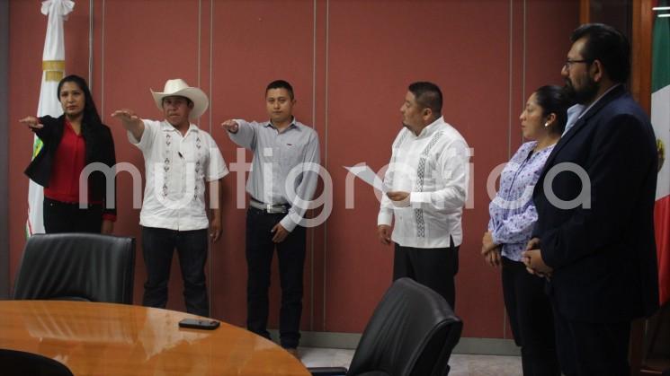 La Legislatura del Estado tomó la protesta a los ciudadanos Crispín Hernández Sánchez, Socorro Alba Sandoval Cuevas y Xicotencatl Atlahua Temoxtle, como presidente, vocal primera y vocal segundo, respectivamente, del Concejo Municipal Provisional de Mixtla de Altamirano, Ver.. 