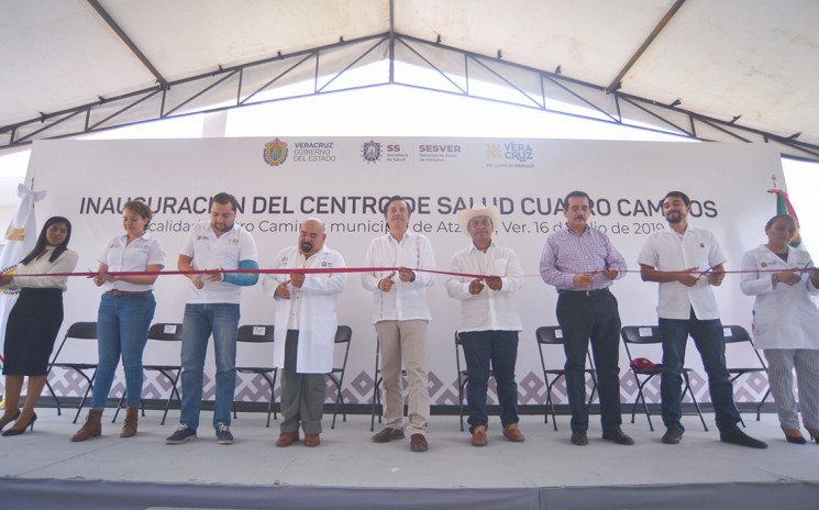 Con la finalidad de acercar los servicios médicos a las y los veracruzanos, el gobernador Cuitláhuac García Jiménez inauguró el Centro de Salud de la localidad Cuatro Caminos, que beneficia a 18 comunidades de esta región. 