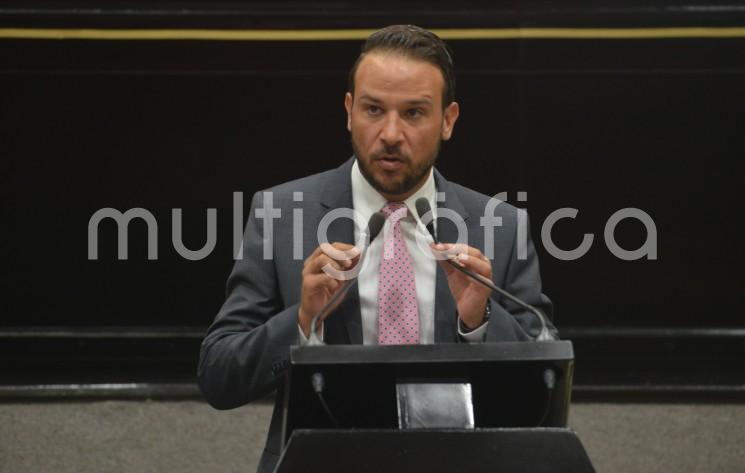 El Grupo Legislativo del PAN, en voz del diputado Juan Manuel De Unánue Abascal y como parte de las acciones de combate a la corrupción, el fortalecimiento de la rendición de cuentas y la transparencia del sector público, presentó una  Iniciativa con Proyecto de Decreto que adiciona un último párrafo al artículo 54 de la Ley Orgánica del Poder Ejecutivo del Estado.