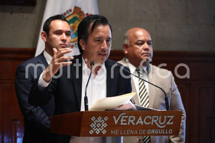 El gobernador Cuitláhuac García Jiménez informó que Veracruz cuenta con un mejor grado de inversión y las tasas que imperan en el mercado le son favorables; estas condiciones permiten un refinanciamiento de la deuda pública. 