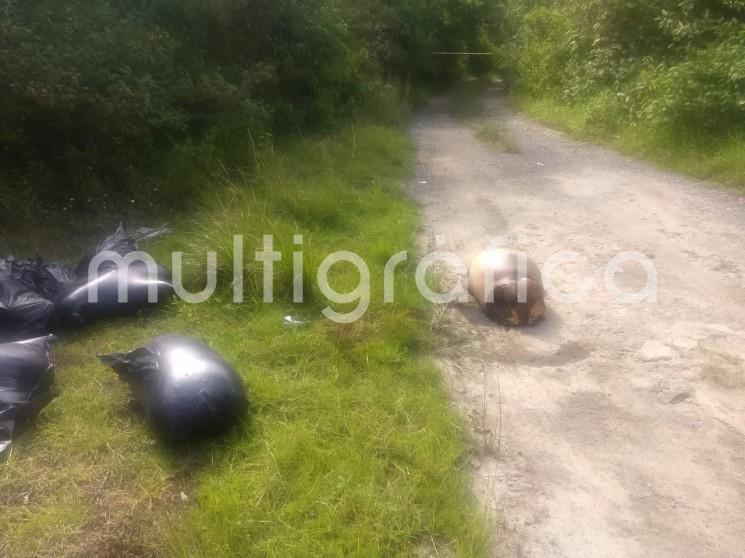 En el interior de 12 bolsas de plástico negras fueron hallados la tarde de este jueves, los restos de al menos 8 personas del sexo masculino a un costado de la autopista Puebla-Córdoba a la altura de Paso Conejos, autoridades ministeriales tomaron conocimiento.