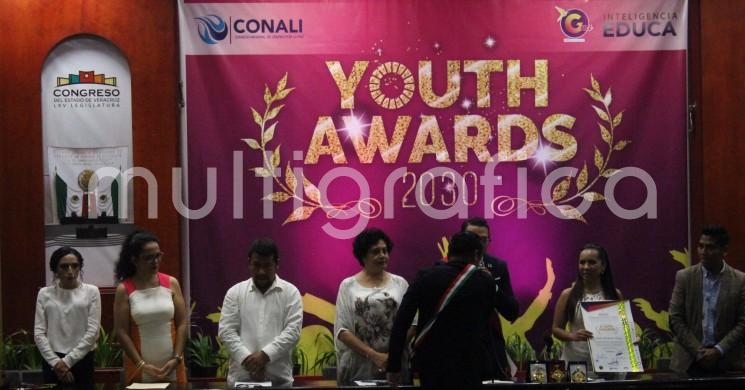 representantes del Consejo Nacional de Líderes por la Paz, el Corporativo de Inteligencia EDUCA y el Movimiento Juvenil Generación Nacional, realizaron la Primer Entrega de la presea Youth Awards 2030 Veracruz, a jóvenes de la entidad, en reconocimiento al liderazgo y compromiso social que han mostrado en favor de la paz mundial. 