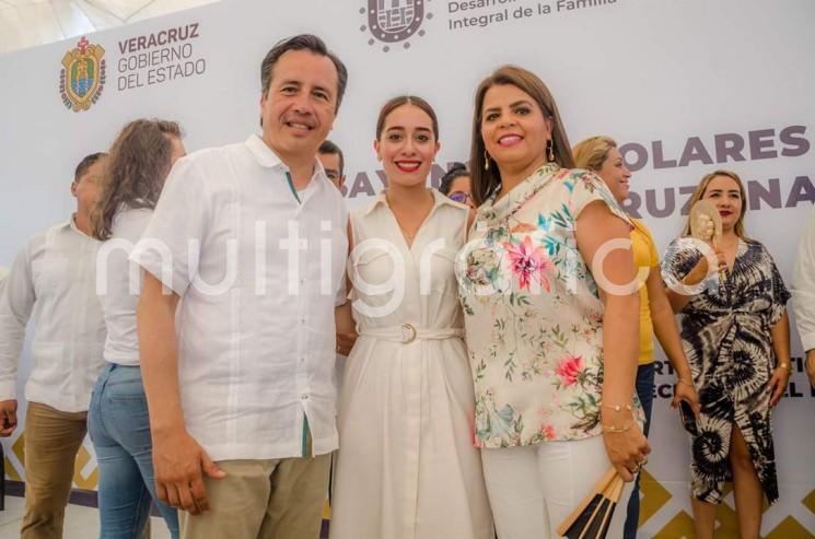 La Presidenta del Sistema Municipal DIF deTeocelo, Mara Chama Villa, estuvo presente en la entrega de desayunos escolares fríos para la niñez veracruzana, en la Escuela Primaria Enrique Laubcher, ubicada en la Colonia Reserva Tarimoya ll, de la ciudad de Veracruz.  