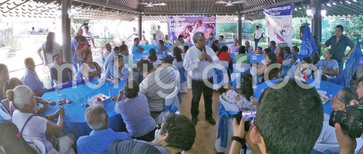 El candidato del PAN a la presidencia estatal de Veracruz, resaltó hoy la importancia de recuperar y dar valor a la figura del militante, en los que radica la verdadera fortaleza porque que dijo, son quienes hacen campaña