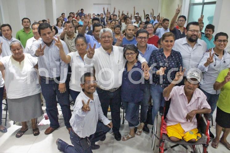 En el noveno día de campaña interna rumbo a la renovación del Comité Estatal del PAN de Veracruz, el candidato a la presidencia Joaquín Rosendo Guzmán Avilés, aseguró que el Partido Acción Nacional debe retomar y representar las causas de la sociedad, acciones que se han hecho a un lado y que sin duda deben retomarse, porque la finalidad es que Acción Nacional sea un partido cercano a la ciudadanía. 