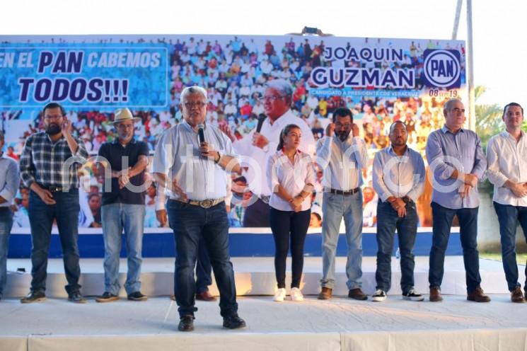 Durante su onceavo recorrido en busca del voto de los panistas rumbo a la renovación de la dirigencia estatal del PAN de Veracruz, Joaquín Rosendo Guzmán Avilés, sostuvo encuentros con panistas activos de los municipios de Saltabarranca y Medellín.  