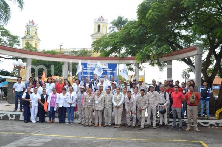 Coordinados elementos de Salud Estatales y municipales, dieron inicio  en Teocelo a la campaña de lucha contra el dengue en este municipio. 