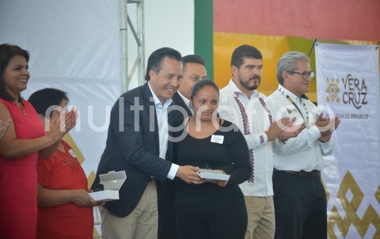 El gobernador del estado, Ing. Cuitláhuac García Jiménez, destacó que esta entrega marca un antes y un después para los beneficiarios, pues estamos en  tiempos de inclusión y con estas herramientas cada vez más veracruzanos tendrán una vida digna, gracias al trabajo conjunto entre población, Municipios,  Gobierno del  Estado y Gobierno Federal.  