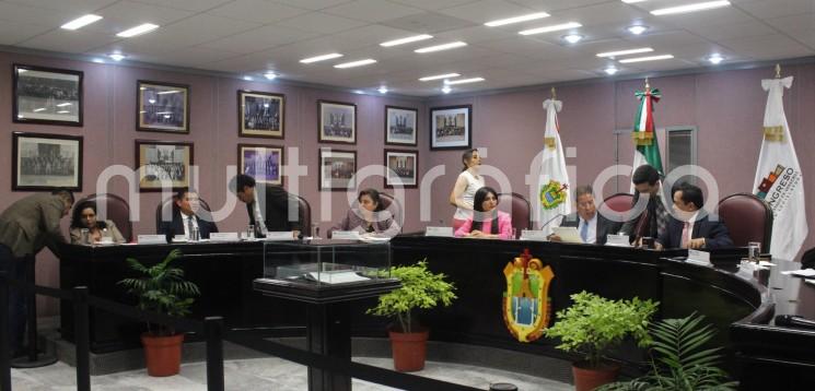 La Diputación Permanente dio entrada a una Iniciativa con Proyecto de Decreto que reforma, adiciona y deroga diversas disposiciones del Código de Derechos y de la Ley del Ejercicio Profesional, ambos del Estado de Veracruz de Ignacio de la Llave, enviada por el gobernador Cuitláhuac García Jiménez, que propone  diversas acciones en materia educativa. 