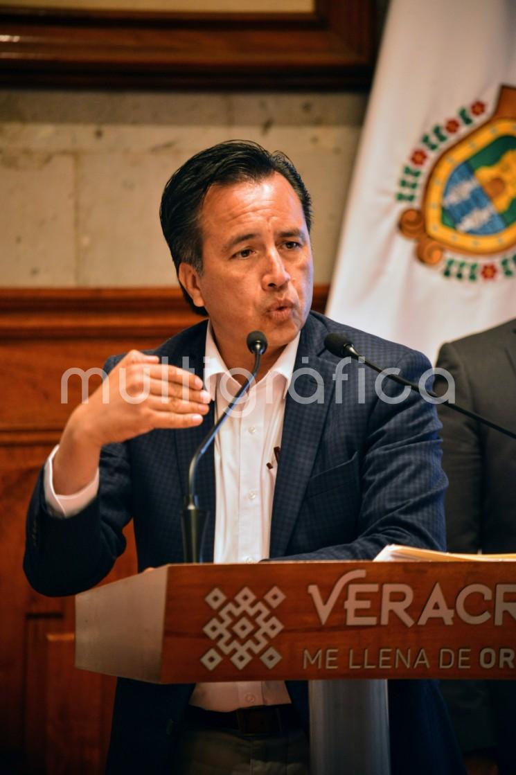 El gobernador Cuitláhuac García Jiménez aclaró que programa <em>Por tu seguridad actualiza tu patrimonio 2019</em>. se trata de una estrategia opcional para condonar el 100 por ciento del Impuesto sobre la Tenencia o Uso de Vehículos del periodo 2013-2019, y que al mismo tiempo, permitirá realizar el canje de placas y no un reemplacamiento.