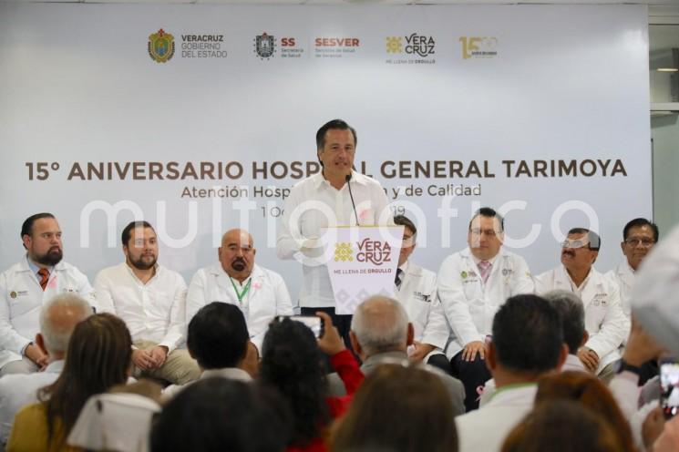 El Gobierno del Estado tiene el firme compromiso de garantizar los servicios de salud y, con mayor urgencia, a los dos millones de veracruzanos que fueron rezagados de tan importante derecho humano, destacó el gobernador Cuitláhuac García Jiménez. 