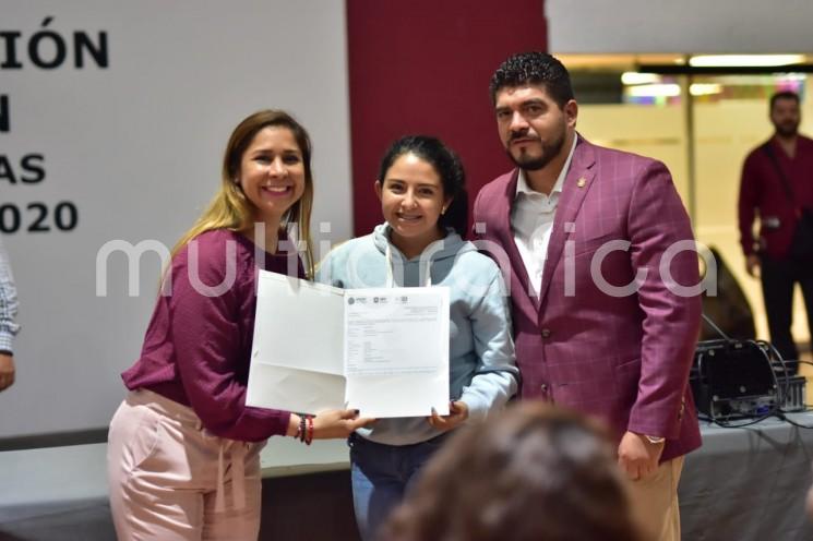 La Secretaría de Educación de Veracruz (SEV) continúa con el proceso de Admisión a la Educación con la Asignación de Plazas del Ciclo Escolar 2019-2020, correspondiente al nivel de Básica, con la entrega de 183 órdenes de presentación. 