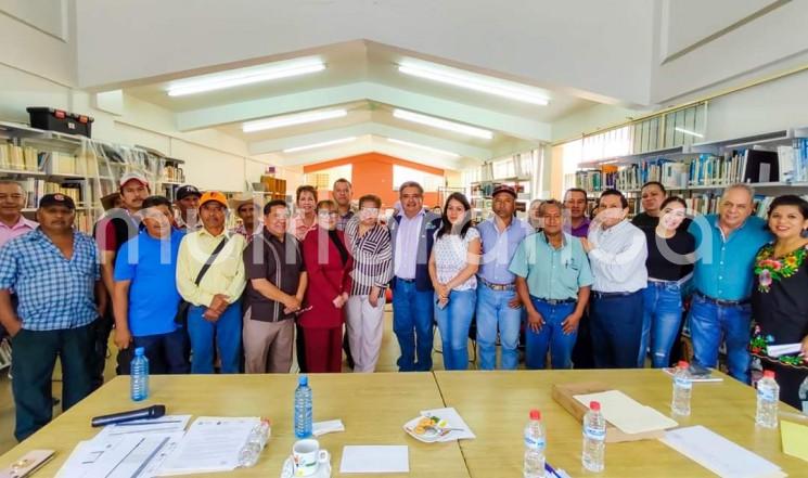 La Dirección de Educación del ayuntamiento de Teocelo en coordinación con el Instituto Veracruzano de Educación para los Adultos ( IVEA ), llevaron a cabo una reunión de acuerdos para dar inicio a la campaña <em>Aprendiendo a leer y escribir</em>. 