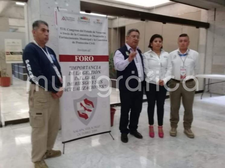 Alcalde Mario Chama Díaz, en compañía de la Síndica Municipal Zayra del Carmen Martínez Andrade, así como el Director y Subdirector de Protección Civil del Municipio, asistieron al Foro La Importancia de la Gestión Integral de Riesgo y sus Actualizaciones, impartido en el H. Congreso del Estado de Veracruz. 