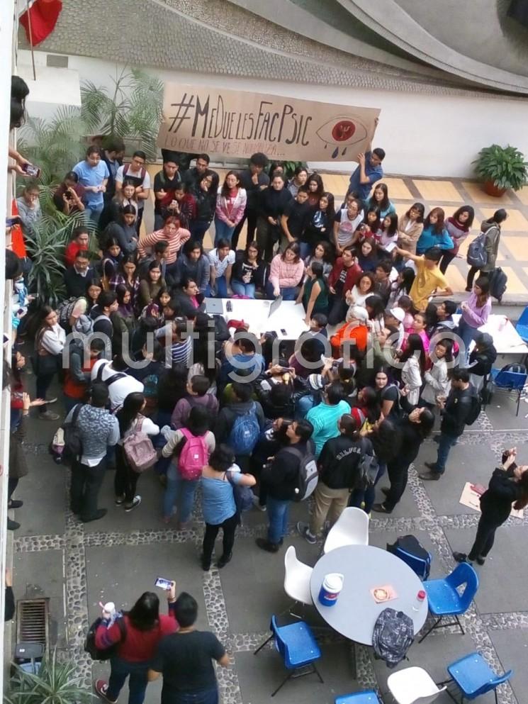 Luego de unas horas de protesta, los estudiantes de la Facultad de Psicología UV campus Xalapa, fueron atendidos por el director de la misma, acordando una nueva reunión formal, en busca de solución a sus inconformidades.  