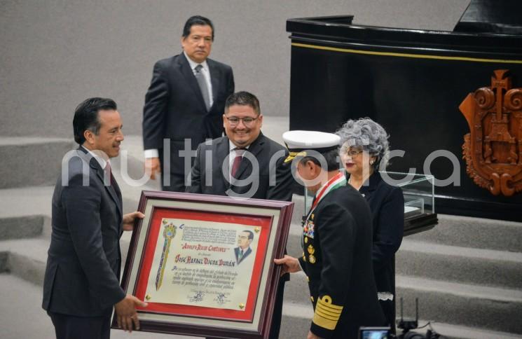 En reconocimiento a su esfuerzo en la defensa del Estado de Derecho, en su ámbito de competencia, la protección al medio ambiente marino y su coadyuvancia en tareas de protección civil y seguridad pública, la LXV Legislatura del Estado de Veracruz otorgó en sesión solemne al secretario de Marina, almirante José Rafael Ojeda Durán la Medalla y Diploma Adolfo Ruiz Cortines 2019.