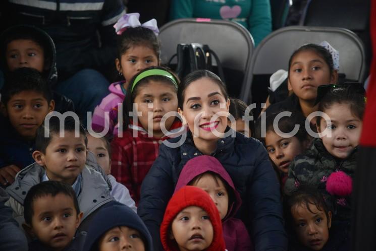 El clima no fue  obstáculo para que el Sistema Municipal DIF Teocelo que encabeza Mara Chama Villa, celebrara a los pequeños como se merece, y es que este año se superaron las expectativas de convocatoria para niños y niñas de la Cabecera Municipal y Comunidades de Teocelo, que se dieron cita en la explanada de Palacio Municipal.  