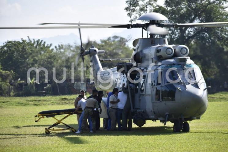 La  unidad Súper Puma, adscrita a la Secretaría de Marina Armada de México, llegó al campo de fútbol del Seguro Social de Martínez de la Torre, Ver, desde donde trasladaron al Hospital Naval de la ciudad y Puerto de Veracruz a  tres de los policías lesionados que se encontraban en el interior de la clínica 28 del IMSS de esa ciudad.