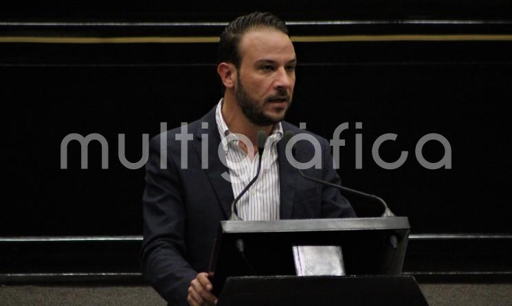 El diputado Juan Manuel de Unánue Abascal propuso que el gobierno estatal, a través de diversas autoridades en materia de protección al medio ambiente, elabore un Programa Integral de Sustitución y Alternativas viables para reemplazar las bolsas de plástico por bolsas degradables o biodegradables. 