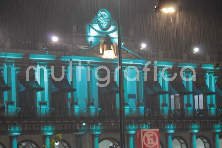 Alerta Gris por frente frío 32-Lluvia fuerte-Norte. Lluvia fuerte a muy fuerte especialmente en zonas norte y sur.. Norte rachas de 65 a 85 km/h. Ambiente frío a fresco. Extreme Precaución.