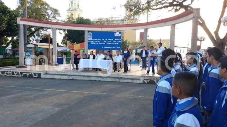 Con la presencia de autoridades municipales de Teocelo,Ver. encabezadas por el alcalde Mario A.Chama Díaz, se realizó el acto cívico Conmemorativo por la la Promulgación de la Constitución Mexicana de 1917, en la Escuela Secundaria Manuel C Tello, a cargo del Director, Prof. Daniel Pérez Hernández.  