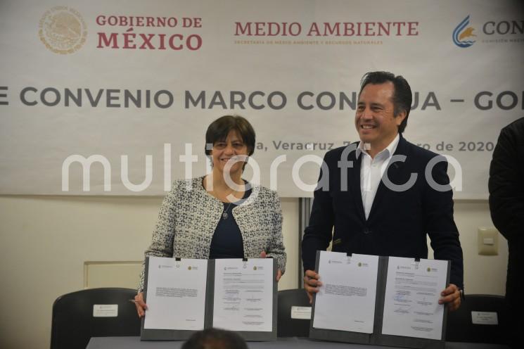 Durante la firma del Convenio Marco entre la Comisión Nacional del Agua (CONAGUA) y el Gobierno del Estado, el gobernador Cuitláhuac García Jiménez expresó que somos testigos del cumplimiento de un compromiso más del presidente Andrés Manuel López Obrador: la descentralización de los servicios públicos de la Federación.  