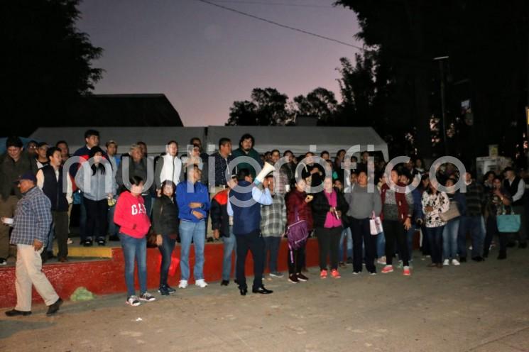 Integrantes del Sindicato de Trabajadores del Estado al Servicio de la Educación (SITESE), tomaron las oficinas centrales de la SEV desde las 4 de la mañana de este día de martes.