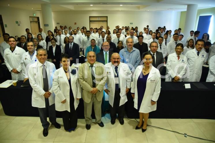 La Secretaría de Salud (SS) inauguró el ciclo de Residencias Médicas en Servicios de Salud de Veracruz (SESVER) 2020-2021, con lo que ubicará a los profesionales en escenarios reales para proveerles las herramientas a fin de mejorar la calidad en la atención. 