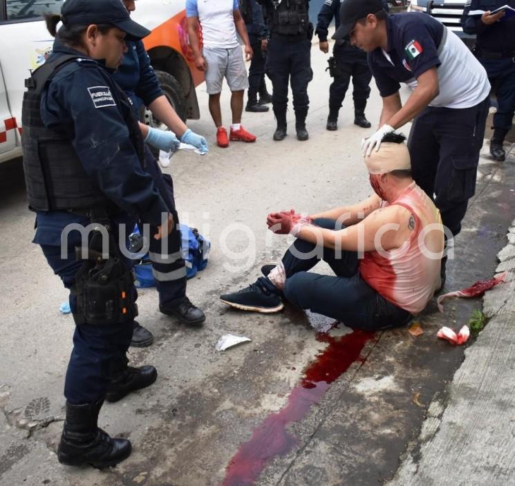 En Tlapacoyan, un maestro de danza estuvo a punto de ser linchado por vecinos de la calle Ferrer y Rojano, ya que presuntamente habría abusado de una menor. Fue atendido por personal de  PC y trasladado a un hospital, al tiempo que se conminó al padre de a afectada a realizar la denuncia correspondiente ante las autoridades. 