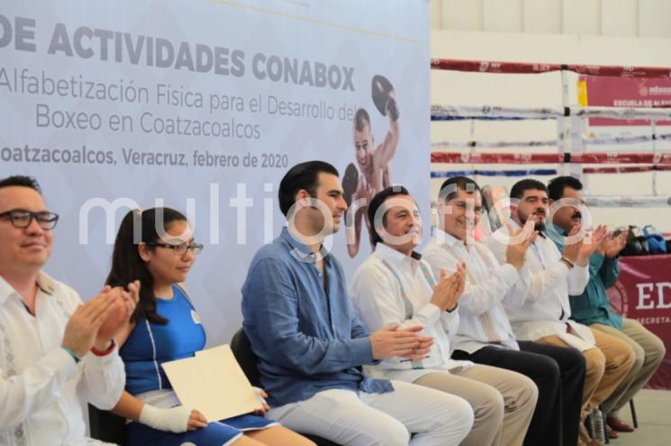 El gobernador Cuitláhuac García Jiménez inauguró en Coatzacoalcos la primera Escuela de Alfabetización Física para el Desarrollo del Boxeo en Veracruz, misma que hará posible el desarrollo integral de los jóvenes, al conjuntar deporte y educación.