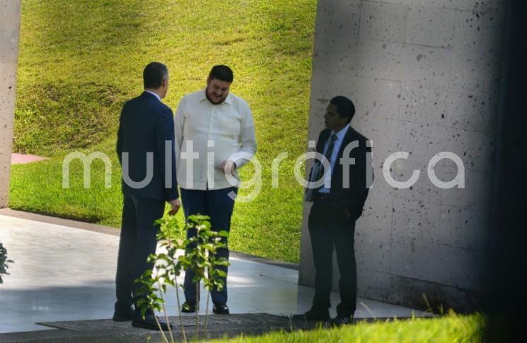  El diputado de Morena, Víctor Vargas  Barrientos presidente de la comisión Instructucto en plena plática con el diputado Erik Iván Aguilar López durante  un receso de la audiencia de pruebas y alegatos de dicha Comisión en la cual  Aguilar López enfrenta solicitud de desafuero por parte de Fiscalía Anticorrupción.