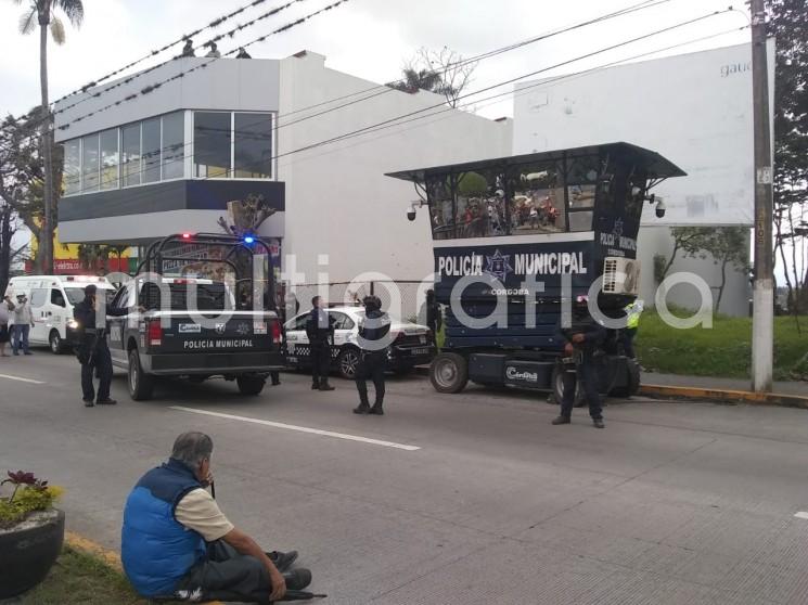 Cuatro oficiales muertos (entre ellos una mujer) fue el saldo de un ataque simultáneo a las fuerzas del orden, el primero en la torre de vigilancia del bulevar Córdoba-Fortín y otro a una patrulla sobre el Camino Real a la altura de el fraccionamiento San Isidro.