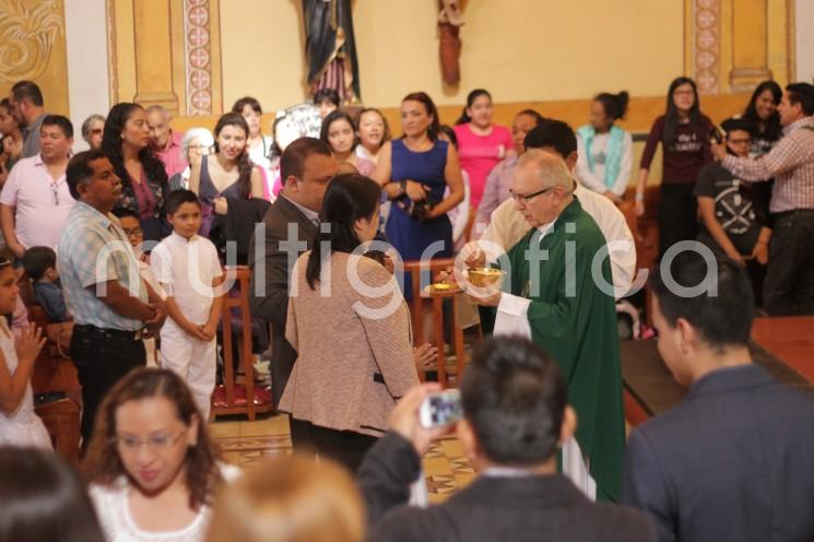 Ante la llegada del COVID -19 a México, la Conferencia del Episcopado Mexicano llama a sacerdotes a modificar los ritos durante las misas, omitiendo el saludo de paz, físicamente; así como a distribuir la comunión en la mano.  