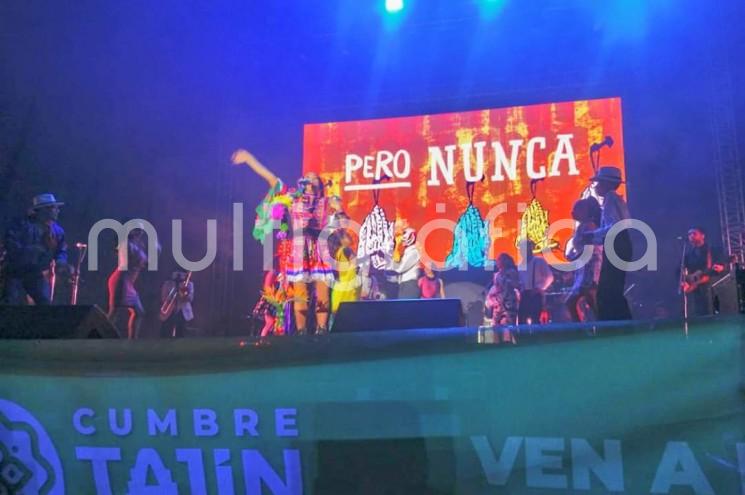 Una noche llena de cultura y tradición fue el marco perfecto para que el Ballet de Casa de Cultura de Teocelo hiciera su presentación en el escenario de la Cumbre Tajín 2020, acompañando en su concierto a la internacional cantautora mexicana Lila Downs. 