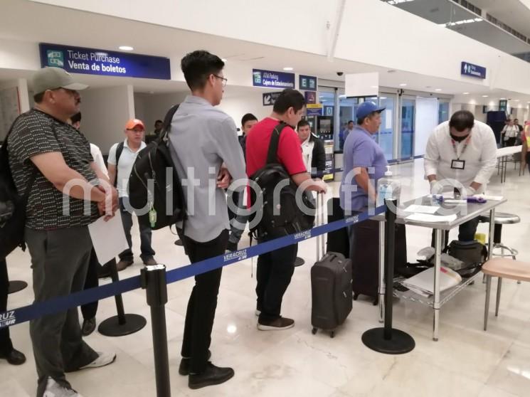  La Secretaría de Salud (SS) mantiene tareas de prevención del coronavirus con brigadas sanitarias desde la zona de Pánuco hasta Agua Dulce, ubicando módulos fijos para atender y orientar a usuarios en aeropuertos, centrales de autobuses, zonas turísticas, iglesias, mercados y plazas comerciales.