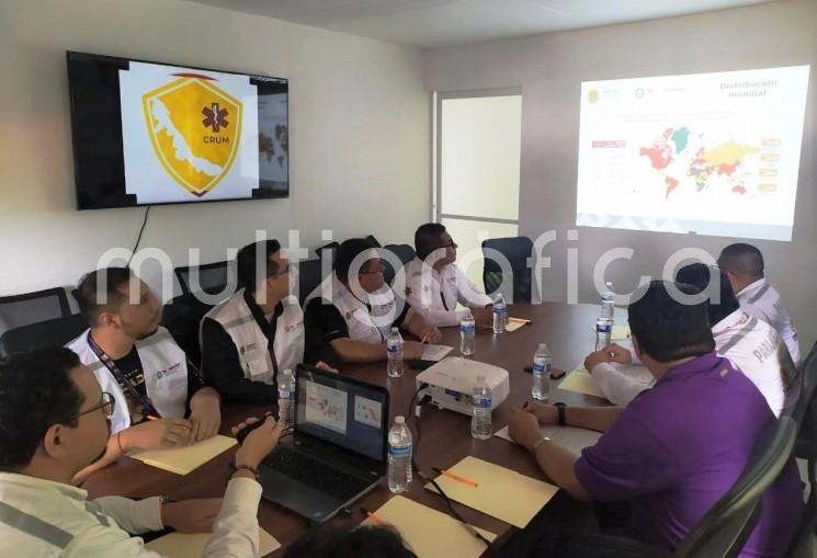 La Secretaría de Salud capacita, como personal de respuesta inmediata, a equipos de atención prehospitalaria del Sistema de Atención Médica de Urgencias del Estado de Veracruz (SAMUV) y Centro Regulador de Urgencias Médicas (CRUM), sobre el protocolo de auxilio y traslado de contagiados de coronavirus. 