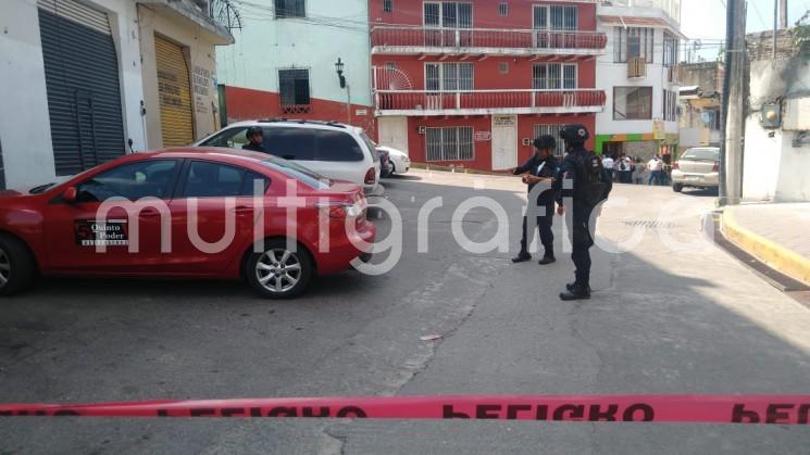 La tarde de este lunes fue atacada a balazos la periodista María Elena Ferral , colaboradora del Diario Xalapa y del portal Quinto Poder, cuando se encontraba en calles de la colonia Centro de este municipio. 