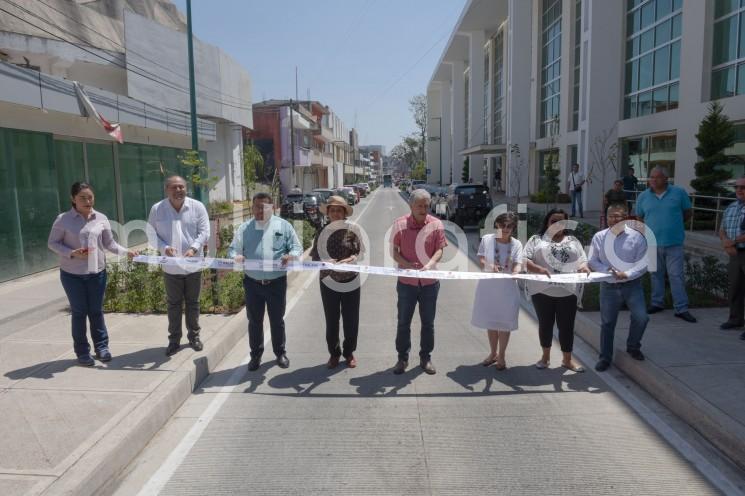 Autoridades municipales de Xalapa reabrieron a la circulación vehicular la calle Ignacio Allende. 