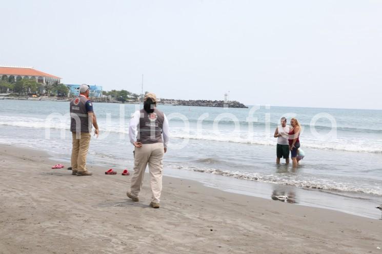 La Secretaría de Protección Civil (PC) inició este sábado los patrullajes por las playas de la zona conurbada Veracruz-Boca del Río-Medellín, en coordinación con autoridades de estos municipios, a fin de vigilar que la población respete el cierre de estos espacios y exhortarla a quedarse en casa.  