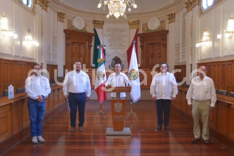 El gobernador Cuitláhuac García Jiménez dio a conocer que Veracruz tiene una producción anual garantizada de 183.9 millones de litros de alcohol, de forma que puede cubrir la demanda por la contingencia sanitaria que enfrenta el país, principalmente durante abril y mayo.  