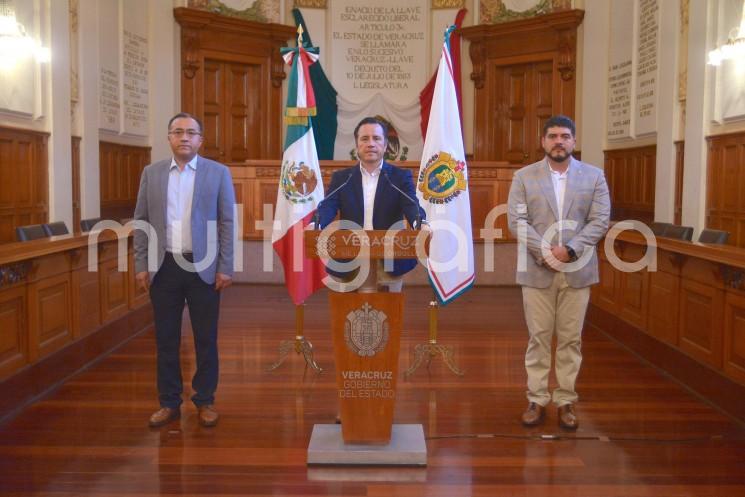 <em>Los institutos tecnológicos superiores y universidades tecnológicas del estado trabajan en la creación y distribución de insumos para hacer frente a la contingencia sanitaria, poniendo la ciencia al servicio de la población</em>, expresó el gobernador Cuitláhuac García Jiménez