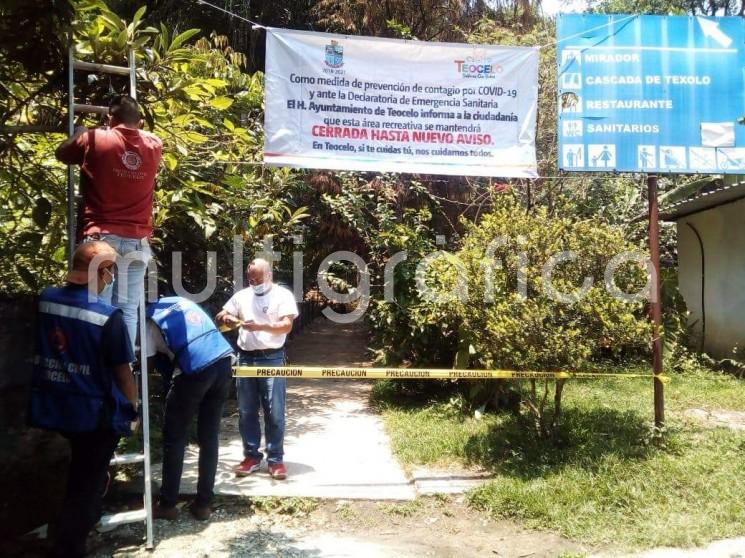 A fin de procurar la salud de las y los Teocelanos, elementos de Protección Civil Teocelo, continúan reforzando  las medidas de prevención ante la contingencia sanitaria por COVID- 19, con acciones aplicadas desde el fin de semana pasado y de manera permanente en Cabecera  Municipal y Congregaciones. 