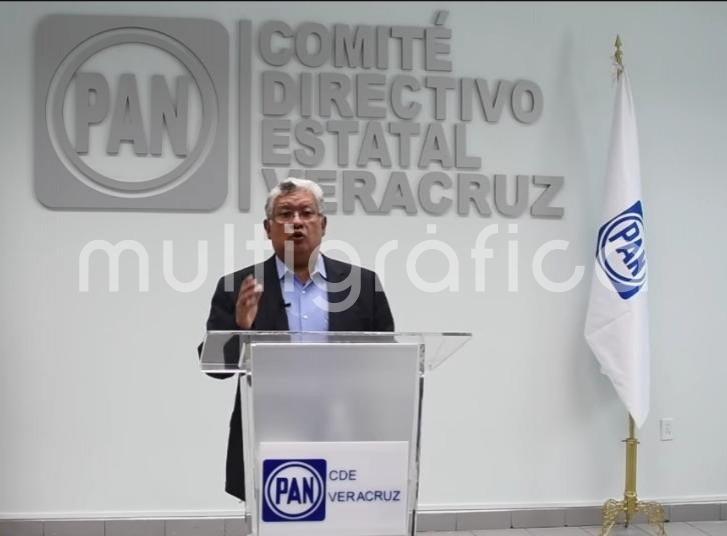 El PAN en Veracruz condenó la incongruencia con la que se conduce el Gobierno de Morena al dejar en el abandono a los municipios veracruzanos cuando inició la crisis sanitaria, y luego intimidarlos por las medidas que los mismos alcaldes y alcaldesas implementaron para proteger a la población. 