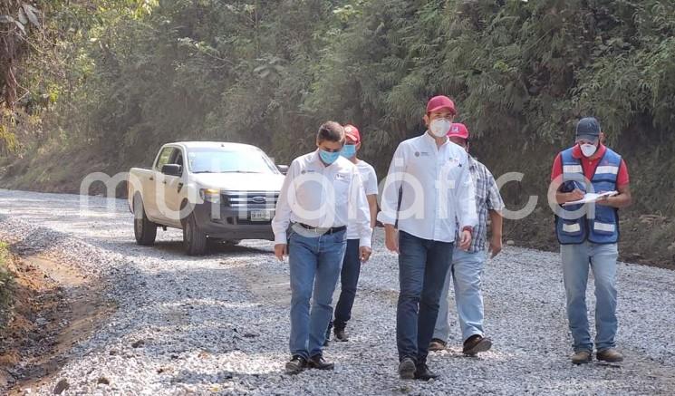 El día de hoy 21 de abril,  el Municipio de Teocelo tuvo la visita del Subsecretario de Infraestructura de la SIOP, Arq. Fernando Elías Guevara y del Director General de Construcción de Caminos y Carreteras Estatales, Ing. David Guiot López, para supervisar los trabajos en la Carretera Teocelo – Texin, la cual registra un 20% de avance a pocos días de su inicio.  