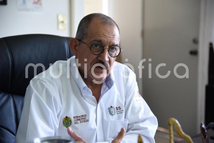 El Director de Salud Pública de los Servicios de Salud de Veracruz (SESVER), Salvador Argimiro Beristaín Hernández, llamó a la ciudadanía a supervisar sus viviendas y eliminar posibles criaderos de larvas del mosco transmisor del dengue. 