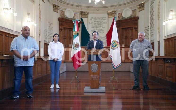 El Gobierno de México ha dispersado en Veracruz 3 mil 850 millones de pesos para 660 mil adultos mayores y 60 mil personas con discapacidad, beneficiando a 720 mil ciudadanos; asimismo, el gobernador Cuitláhuac García Jiménez informó el interés por apoyar a los taxistas afectados en su economía por la contingencia sanitaria.