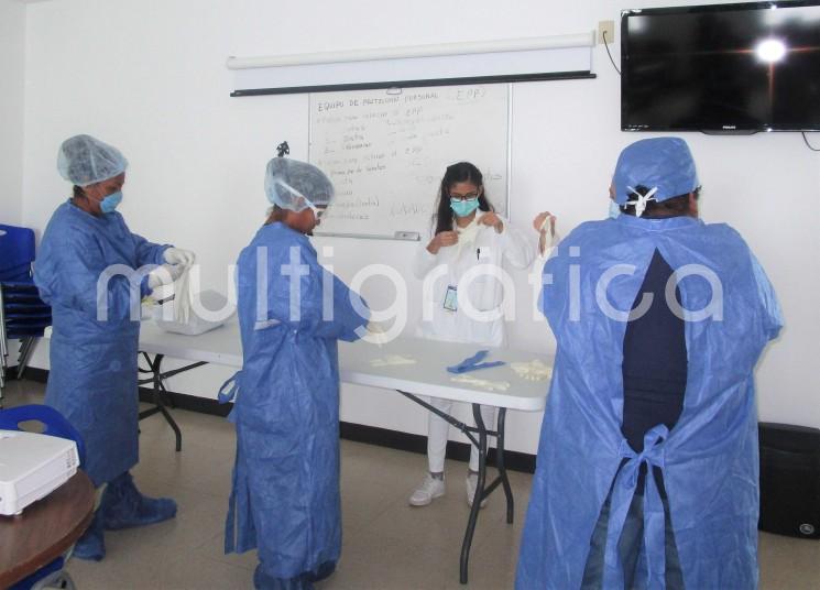 Mediante videoconferencias, la Secretaría de Salud (SS) actualiza constantemente a médicos y enfermeras que atienden a pacientes con coronavirus en los hospitales generales de Boca del Río y Tierra Blanca.