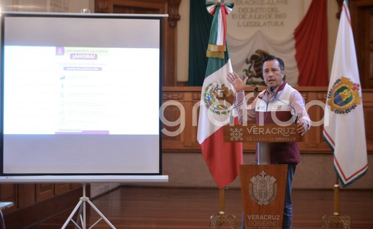 .- El gobernador Cuitláhuac García Jiménez destacó que en la última sesión del Comité Técnico Estatal de Salud se acordó extender la estrategia <em>Aplanemos la Curva ¡Ahora!</em> al 20 de mayo, a fin de continuar enfrentando a la pandemia por COVID-19.